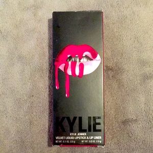 New in box Kylie Jenner velvet liquid lipstick and liner.